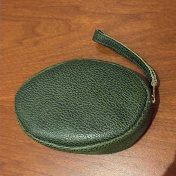 Portland Leather Avocado Green Roswell Pouch - Picture 2 of 4